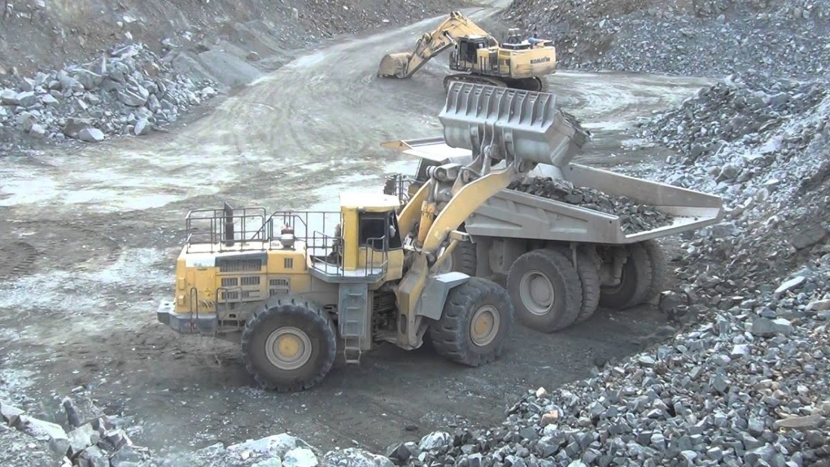 Komatsu WA 700